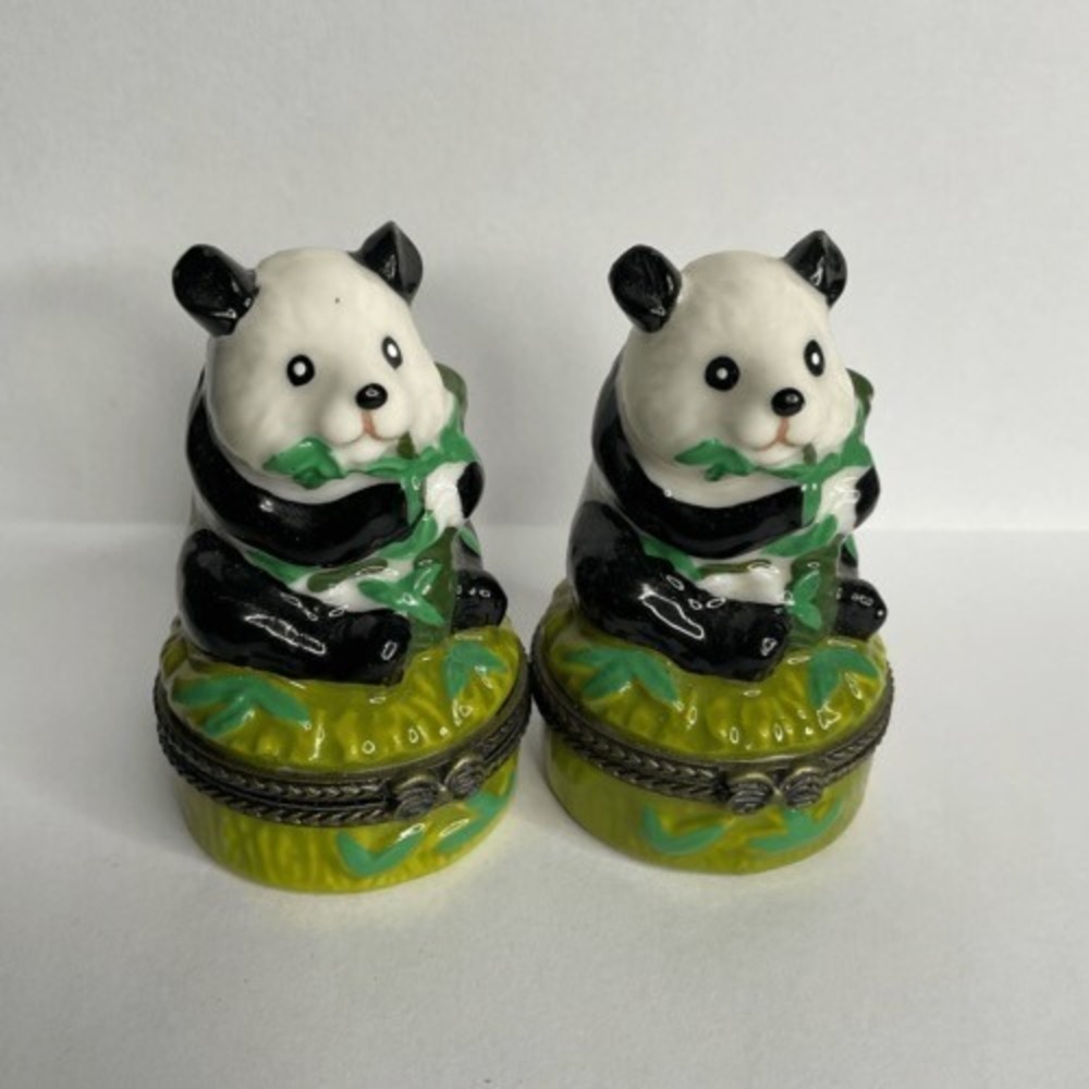 VTG Hinged Two‎ Pandas Bear Eating Bamboo Leaves Trinket Boxes 2.5" Tall China